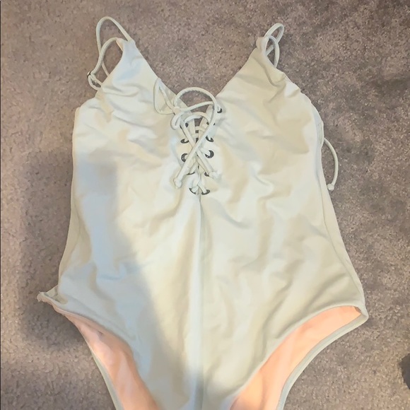 NWOT ONE PIECE - Picture 2 of 3